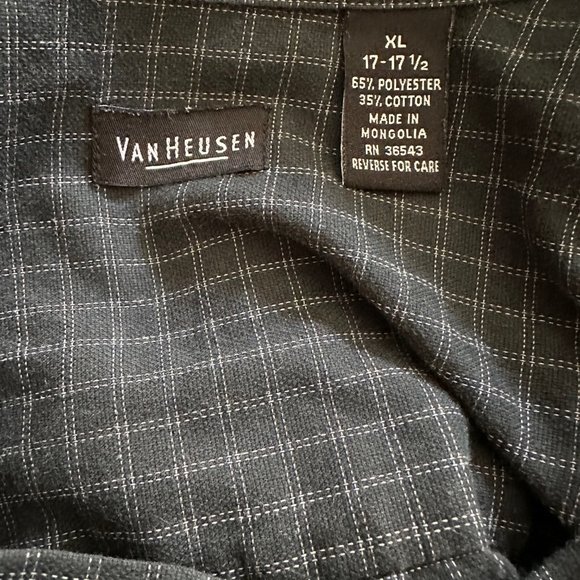 Van Heusen dress shirt - Picture 2 of 3
